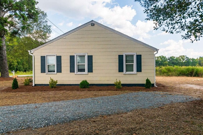 Photo - Charming 2-Bedroom Home in Smithfield! Unit Hwy East