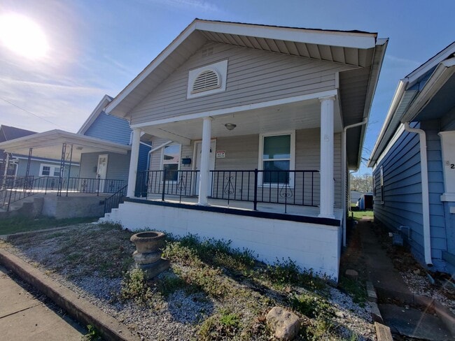 Building Photo - 421 Colescott St