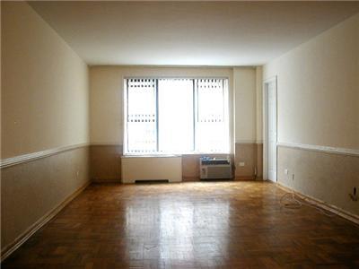 Bright living / dining area - 6495 Broadway Unit Apt 2U