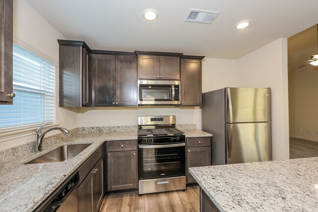 Photo - 1301 Redpine Dr