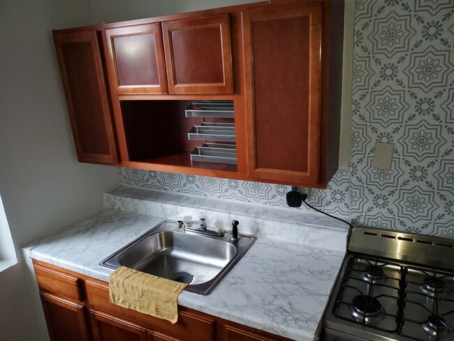 Building Photo - 656 Georgia Ave Unit 2