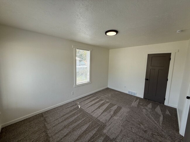 Photo - Newley renovated 4 bedroom home!