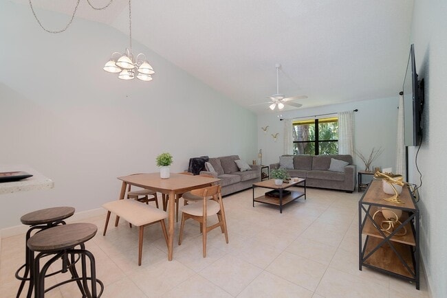 Building Photo - 13095 Belhaven Ct Unit 11