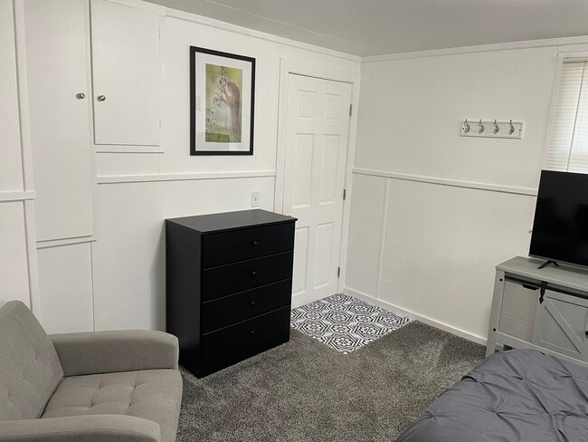 Building Photo - 17 2nd Ave NE Unit 2 Rental