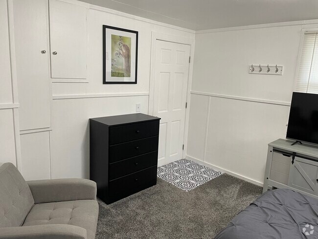 Building Photo - 17 2nd Ave NE Unit 2 Rental