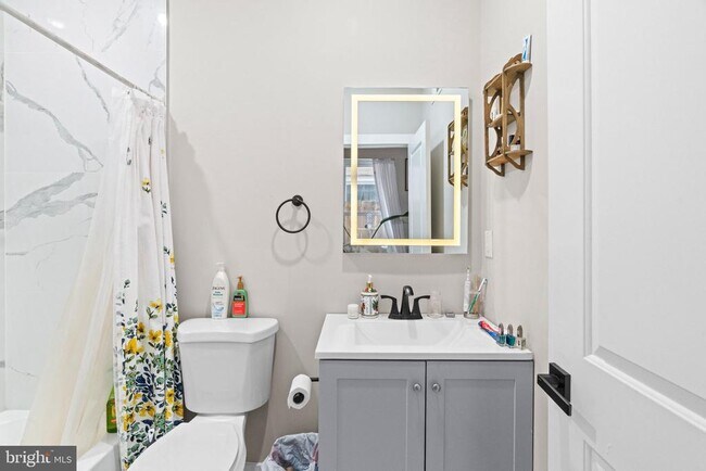 Photo - 2234 Master St