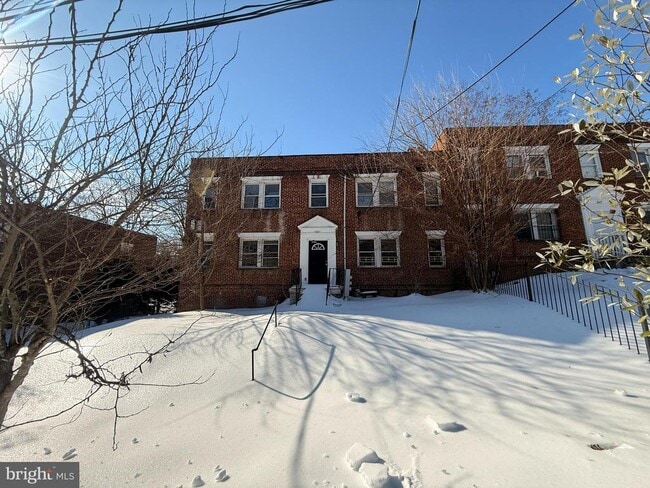 Building Photo - 2621 30th St SE