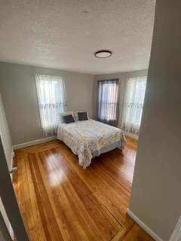 35 Healey St Apartment Unit 2nd Floor Springfield, MA