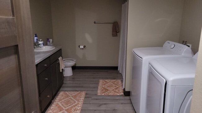 Photo - 5 Bed 3 Bath close to UWEC, bike trails, C... Unit 1