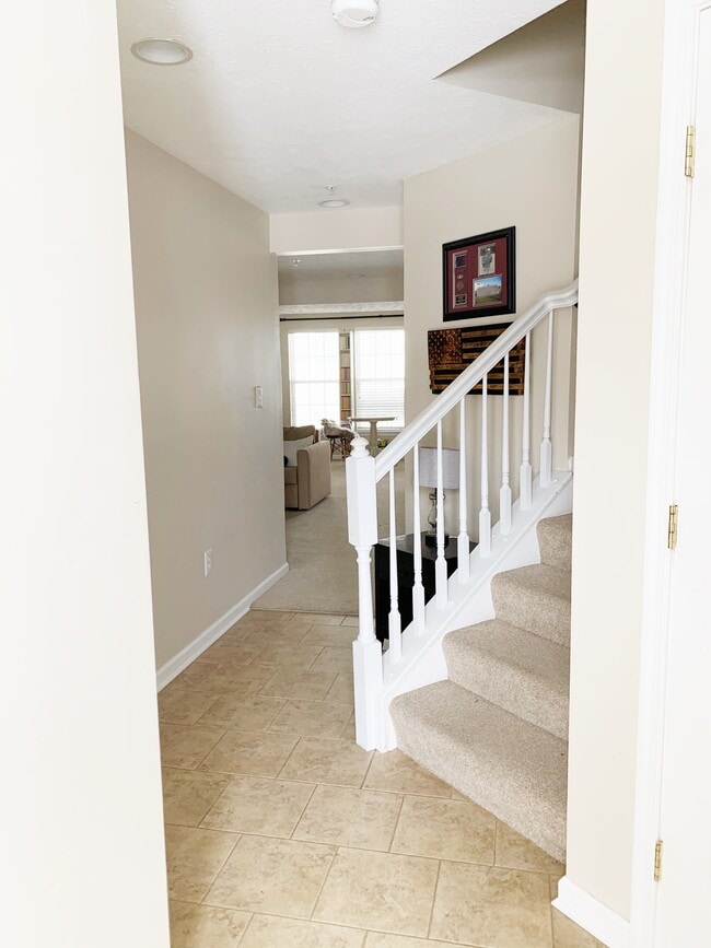 View of entry level from front door. - 1466 Pangbourne Way