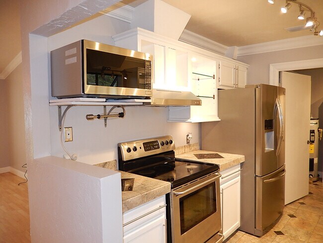 Photo - MODERN 3/2 w/ Office, Stainless Steel Apps...