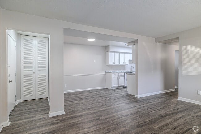 2BD, 2BA - 850SF