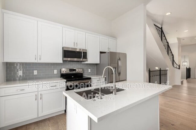Photo - 421 W 6th St