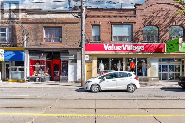 Photo - 922 Queen St E