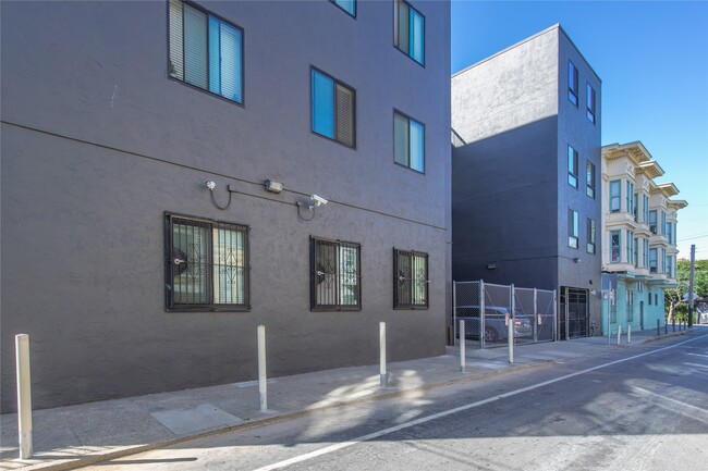 Photo - 1825 Mission St