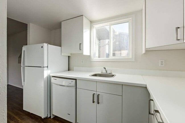 Photo - Queen's Way Court