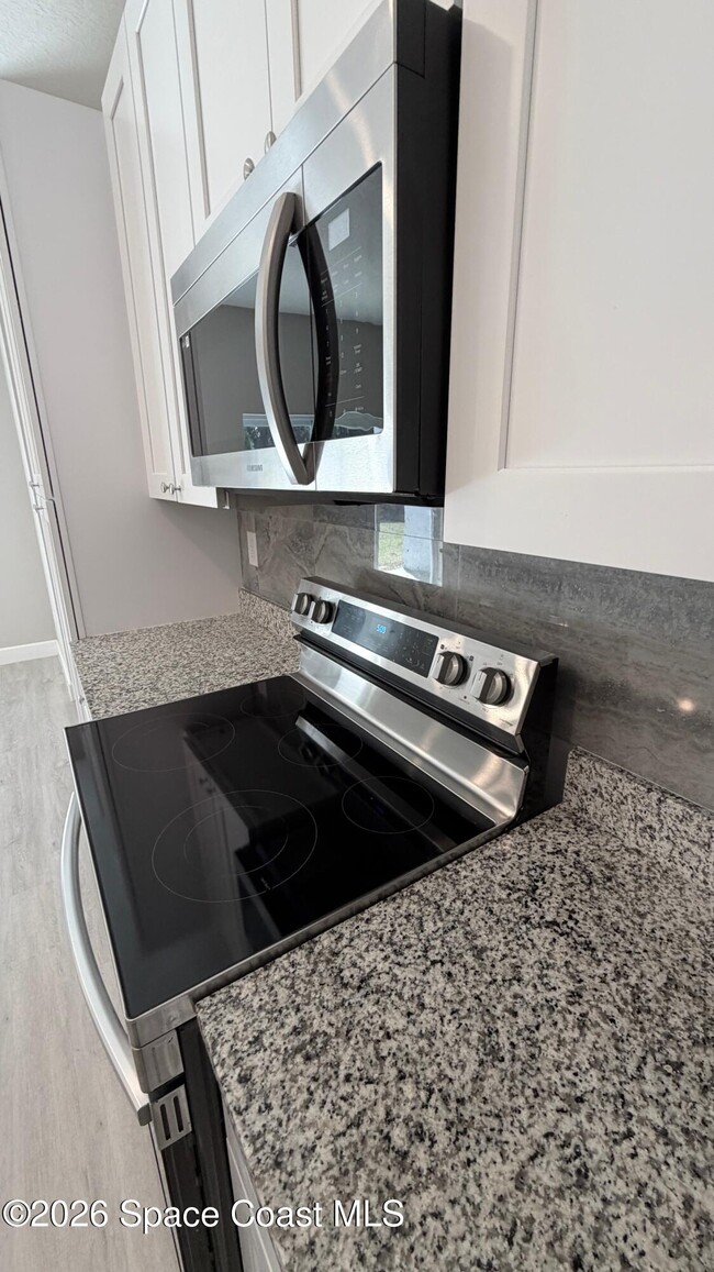 Photo - 1318 Saxony Rd SW