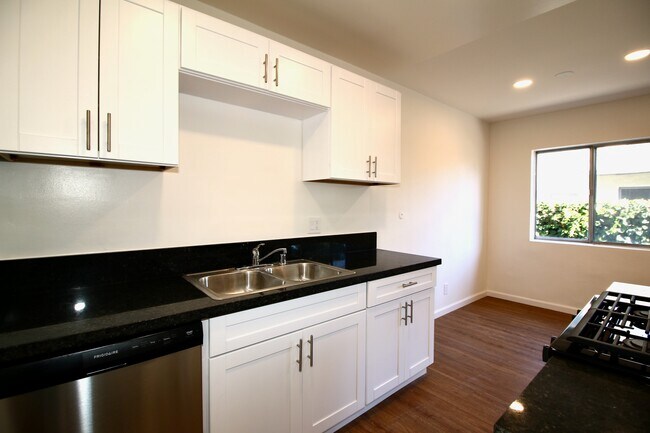 Photo - 6140 Whitsett Ave Unidad 2