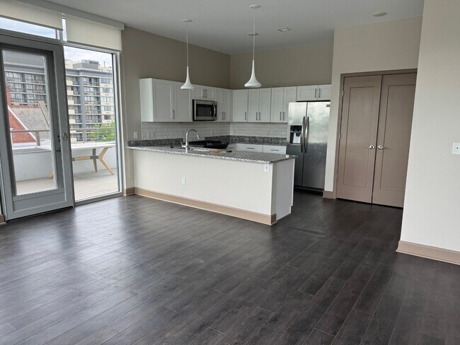 Photo - 600 East Ave Luxury Apartments