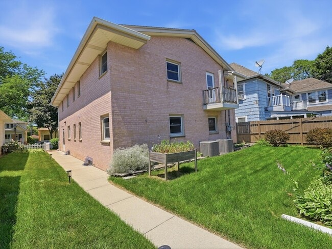 Photo - 4536 N Larkin St
