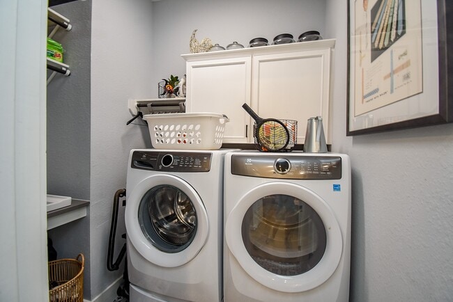 Building Photo - 10914 Brambling Wood Dr