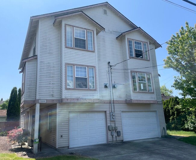 Light Filled Townhome - Judkins Park - Light Filled Townhome - Judkins Park