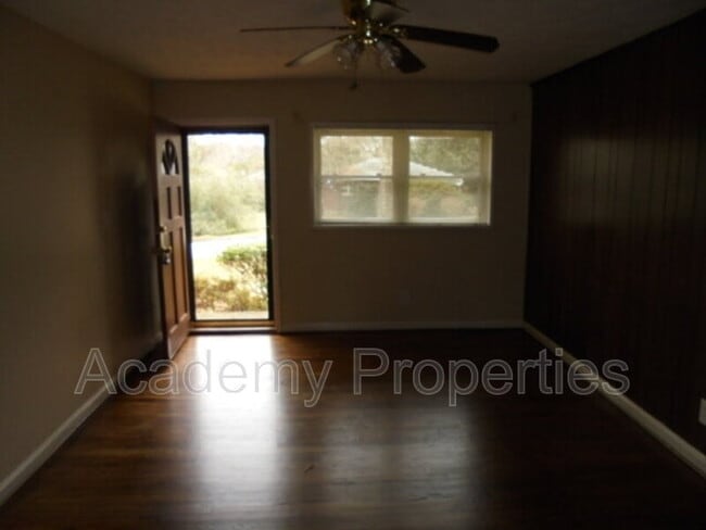 Photo - 105 E Mimosa Dr