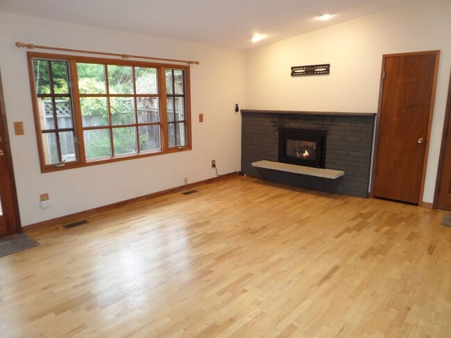 Photo - RARE FIND! Adorable 3-Bedroom Mid-Century Home in Great Des Moines Location!!