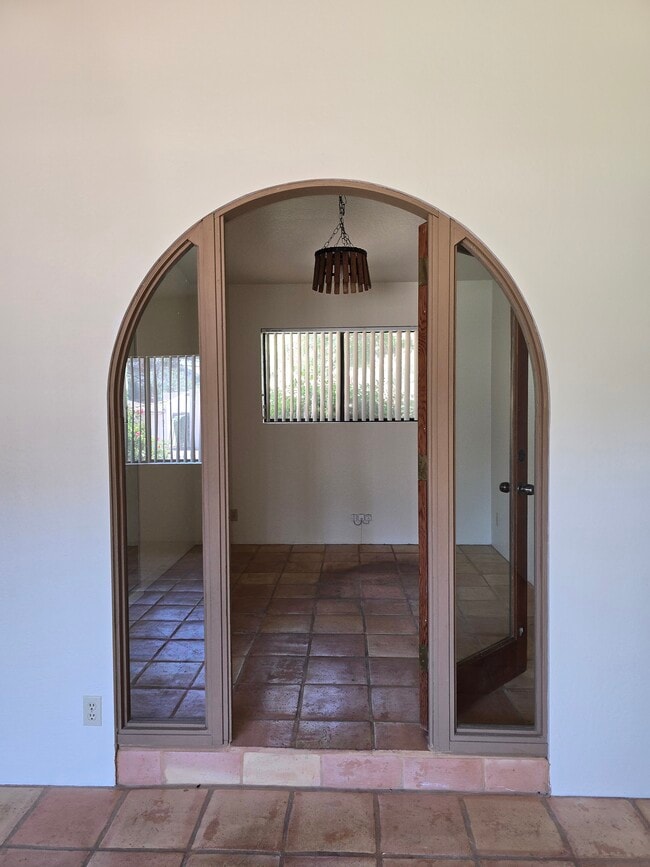 Photo - 330 Fairway Oaks Dr