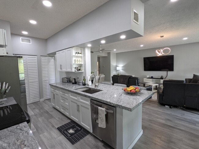 Photo - 105 Half Moon Cir Unit F2