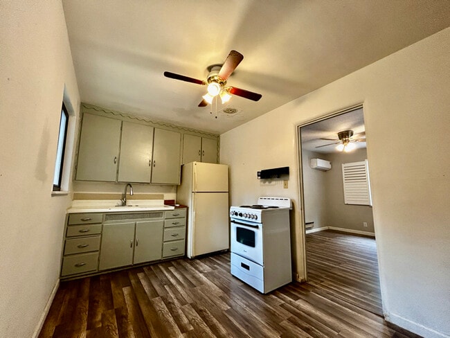 Photo - 2847 Coloma St Unidad B