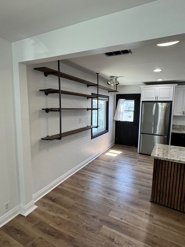 Photo - Bright Carson Front House Duplex with Modern Finishes Unidad 2672