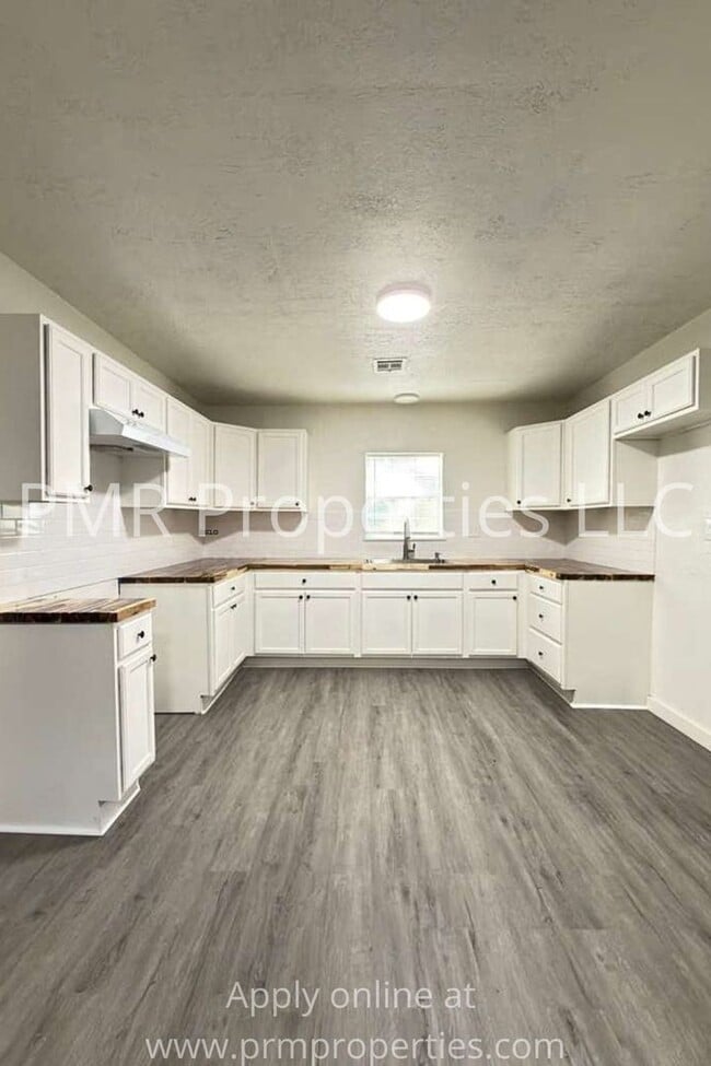 Photo - 4 Bedrooms / 2 Bathrooms House