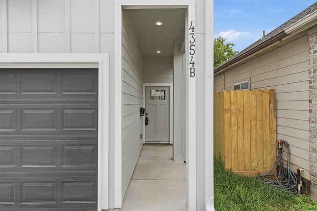 Building Photo - 4354 Clover St