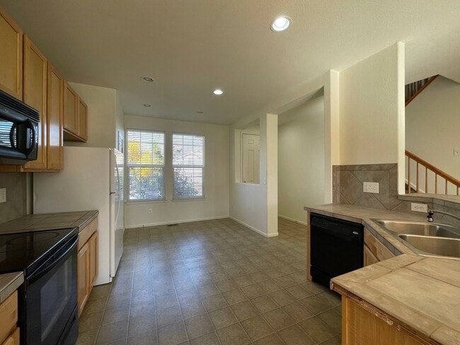 Photo - 3Bed 3Bath Home In Erie Available July!