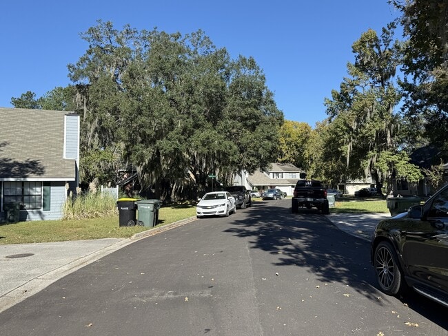Photo - 151 Holland Park Cir