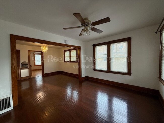 Photo - 454 Moseley St