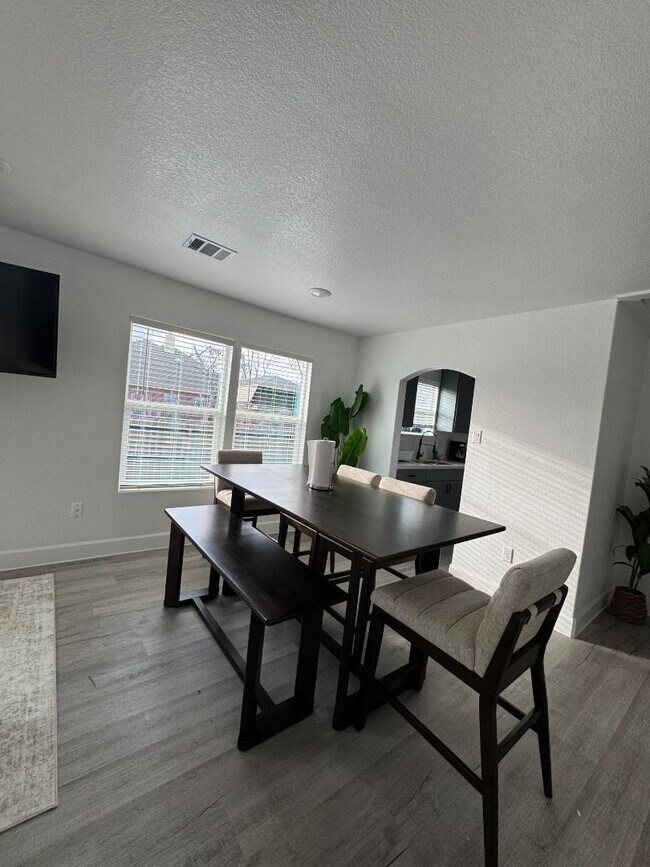 Photo - 7401 Anzac St