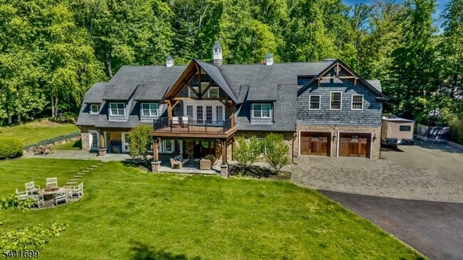 3 Laurel Ln