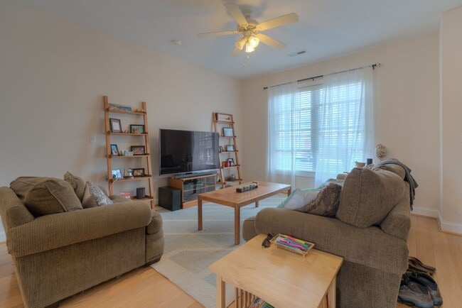 Photo - 250 Sheliah Ct