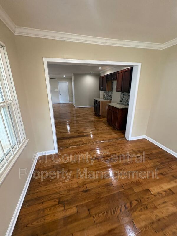 Photo - 813 42nd Pl N