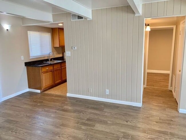 Photo - 4 bed 1.5 bath House in Richmond -- AVAILABLE NOW !!