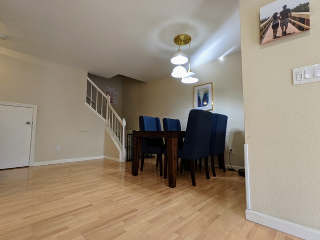 Photo - 328 W Sunnyoaks Ave