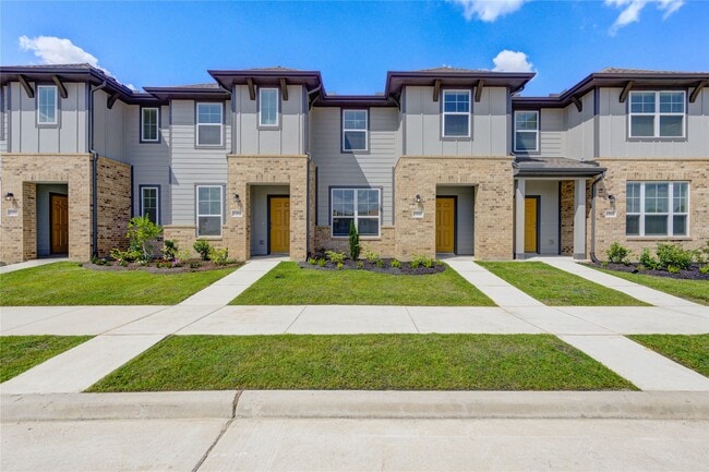 Building Photo - 11910 Carvalho Dr