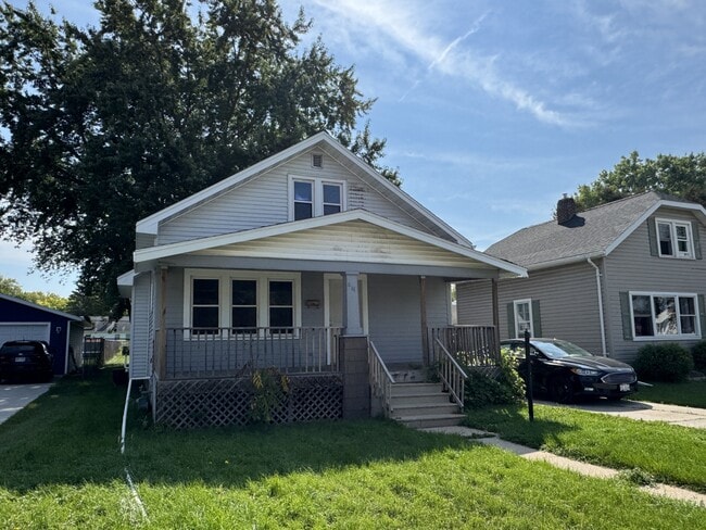 Building Photo - 611 Abrams St Rental