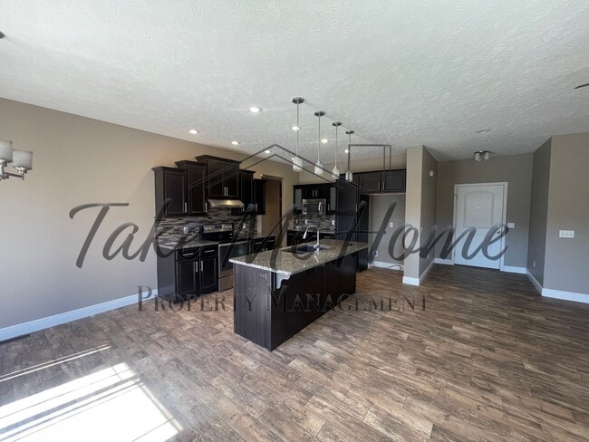 Photo - 4 Bedroom home in Springfield school district!