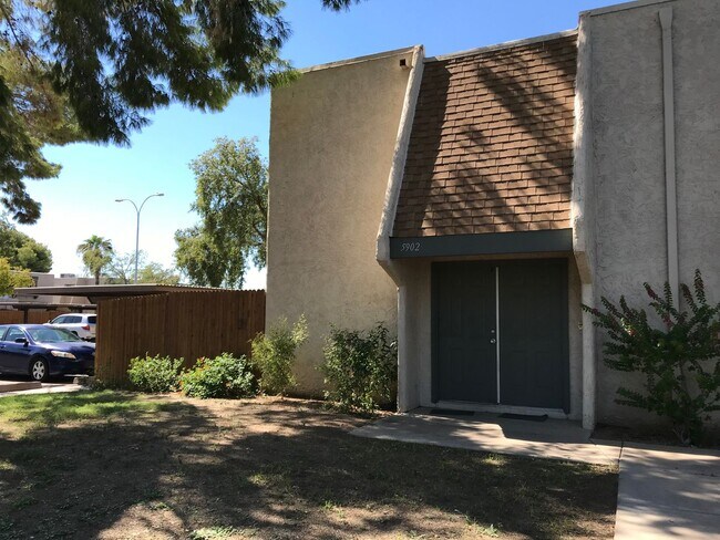 Photo - Charming townhome in Glendale!