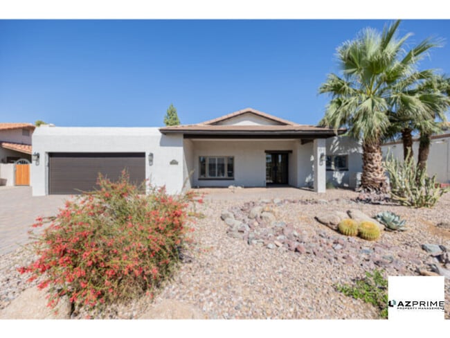 Photo - Elegant 3/2.5 Scottsdale Home - Vaulted Ce...