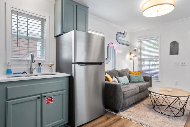 Photo - 1911 Government St Unit SI ID1473628P