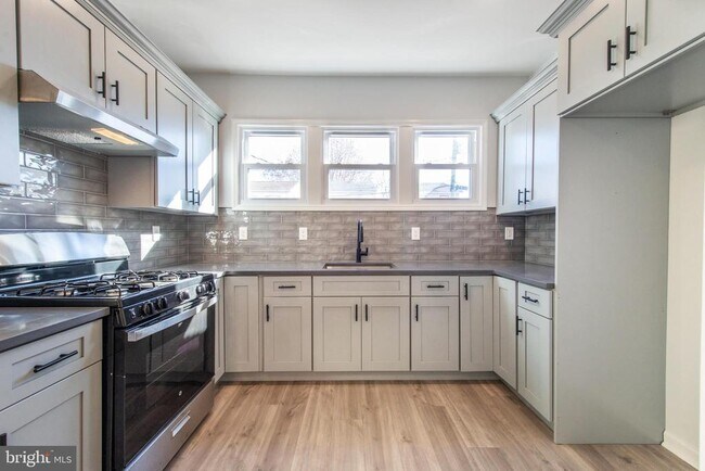 Photo - 105 Coolidge St